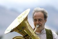 ... e si dia inizio alla musica