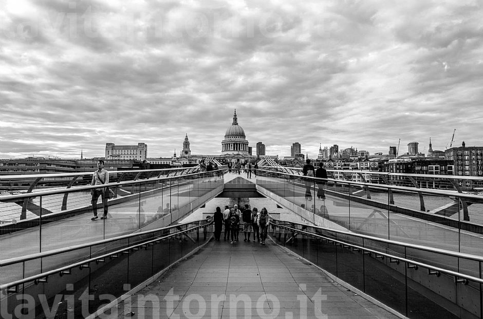London - Millenium Bridge