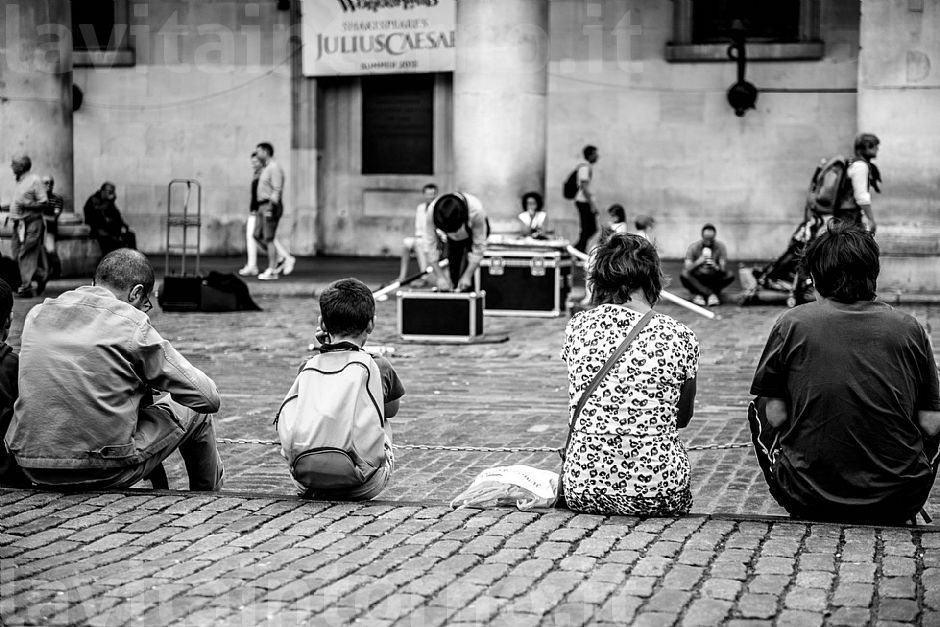 London - waiting busker