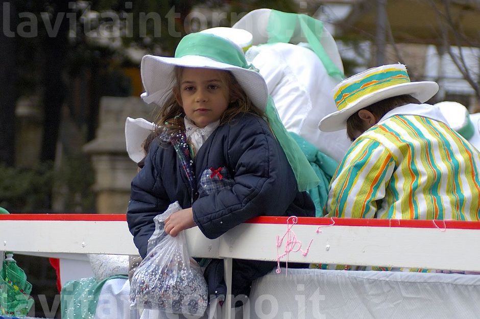 seriosa dispensatrice ... di neve colorata