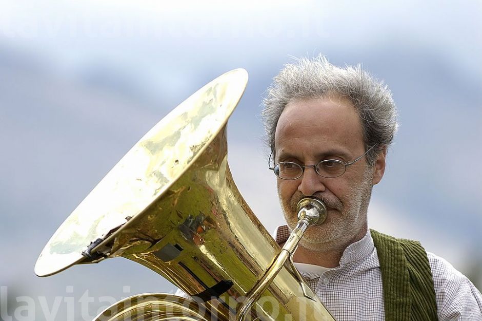 ... e si dia inizio alla musica