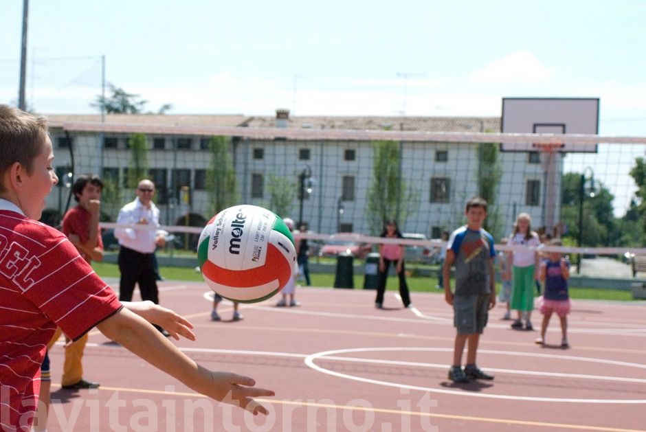tutti in attesa di lei ... la palla!